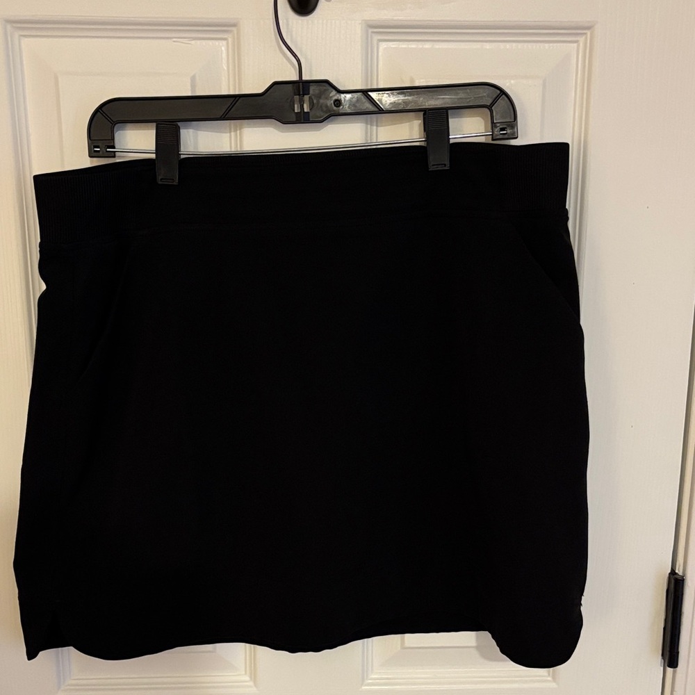 Black Skort